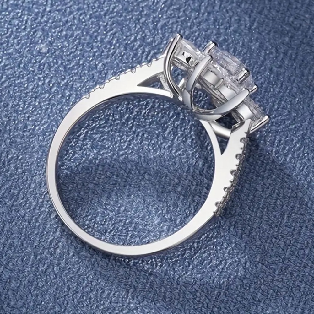 Silver Sparkling Rhinestone Ring - image 5